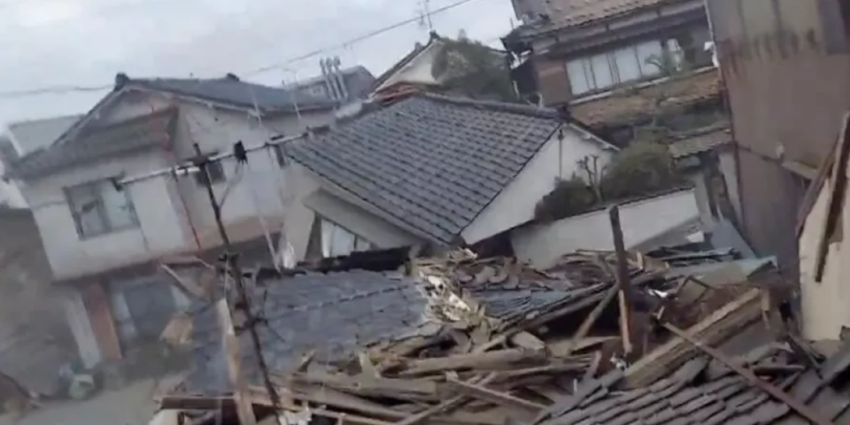 Srušeno više od sto zgrada i kuća do temelja! Posledice razornog zemljotresa u Japanu (FOTO/VIDEO)