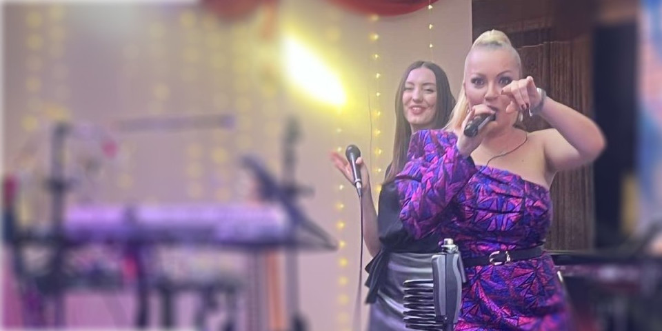 Ivana Selakov "zapalila" Crnu Goru: Pevačica se uvijala u izazovnoj haljini (VIDEO)