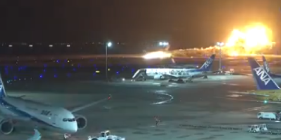 (VIDEO) Horor! Jeziv sudar aviona, drama na aerodromu! Hitno se oglasio zvaničnik avio-kompanije!