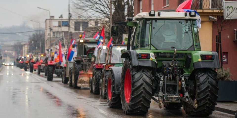 Traktor, traktorče! Kroz Topolu i Loznicu zagrmele mašine!