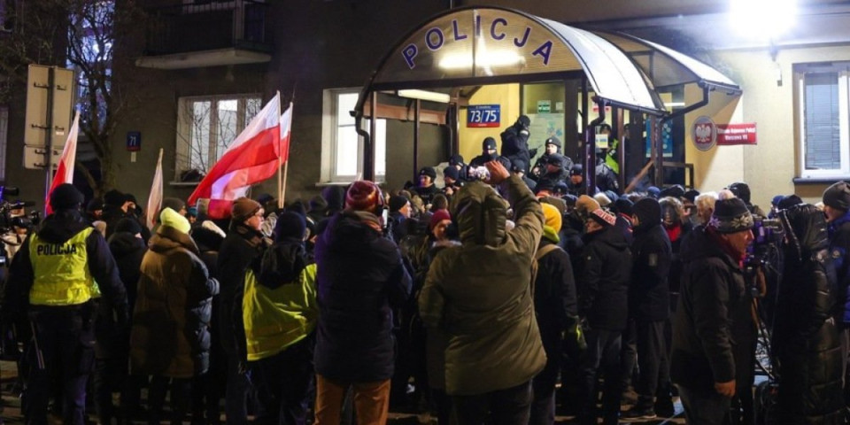 Eksplodirala Varšava! Policija upala kod predsednika u palatu, uhapšen bivši ministar MUP-a: Rat u vrhu poljske vlasti