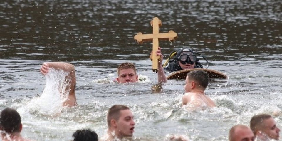 Više od 100 Kragujevčana pliva za časni krst! Među njima rekordan broj dama!