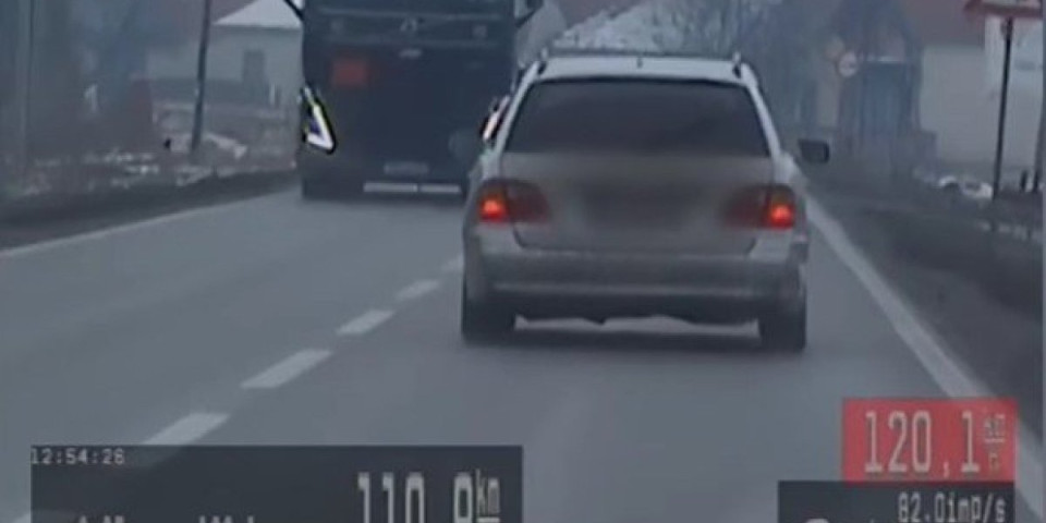 Sumanuta vožnja sa detetom u vozilu: Mercedes zaustavljen na putu Šabac – Loznica