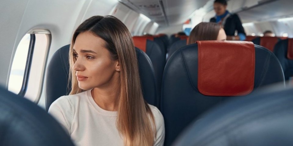 Pitam se, pitam! Zašto su sedišta u avionu plave boje?