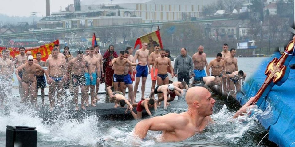Evo kako se plivalo za bogojavljenski krst u Beogradu: Do Časnog krsta na Adi Ciganliji najbrže doplivao Nikola Trajković!