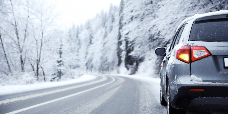 Da li ste spremni za zimsku vožnju? Deset stvari koje svaki vozač treba da ima u svom automobilu tokom zimskih meseci