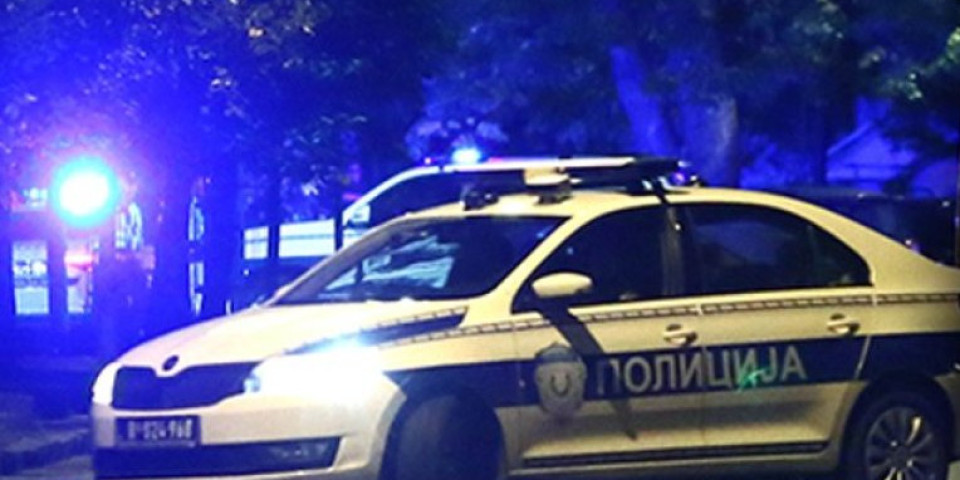 Pijani vozač "golfa" na Uskrs se zakucao u zid kuće u Beogradu: Policija mu u kolima našla pištolj i nož!