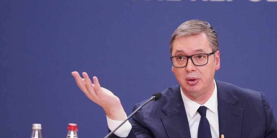 Neznalice mu sole pamet! Vučić pod žestokim pritiskom opozicije: Ne budi kukavica, uvedi sankcije Rusiji!
