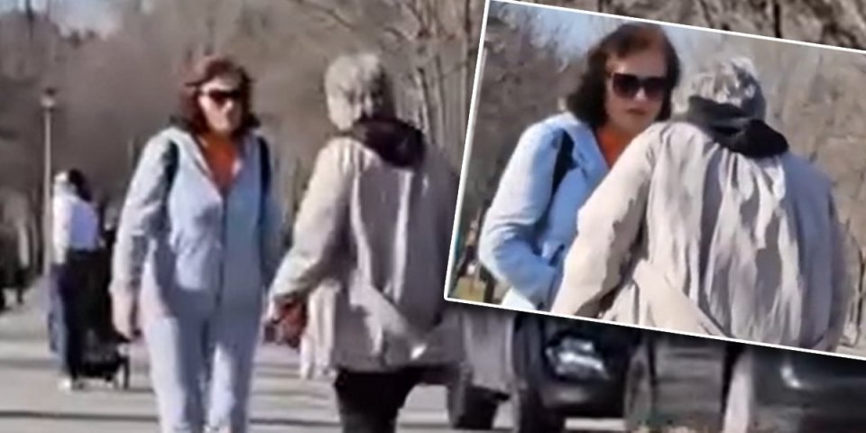 Starija žena potpuno podivljala! Grebala automobile, pa nasrnula na prolaznicu - Građani u čudu!  (VIDEO)
