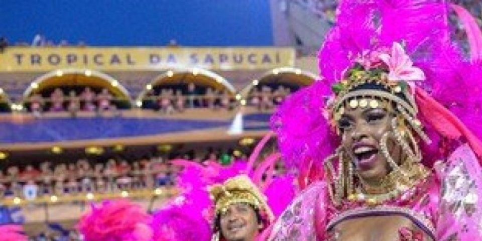 Au, ala su dobre! Sevale guze na karnevalu u Riju! Žene zapalile atmosferu u raskošnim kostimima (FOTO)
