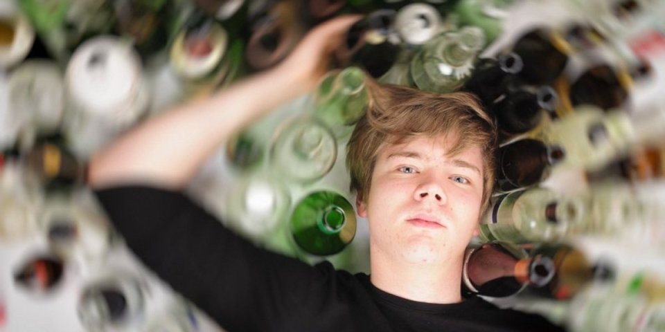 Moguća epidemija alkoholizma! Alarmatno stanje u Srbiji: Deca od 12 godina truju se alkoholom!
