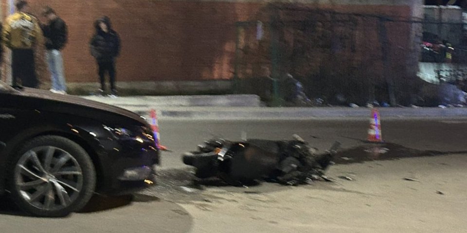 Stravični udes u Obrenovcu: Poginuo mladić na motoru! (FOTO)