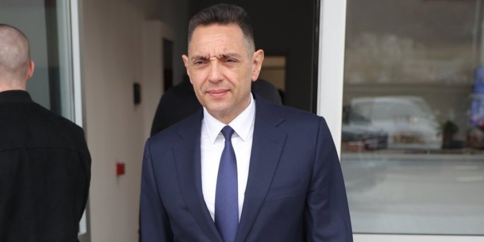 Vulin: Bećirović misli da je sloboda ako po dozvoli stranaca sme slobodno da laže o Vučiću, o Dodiku i o Srbima