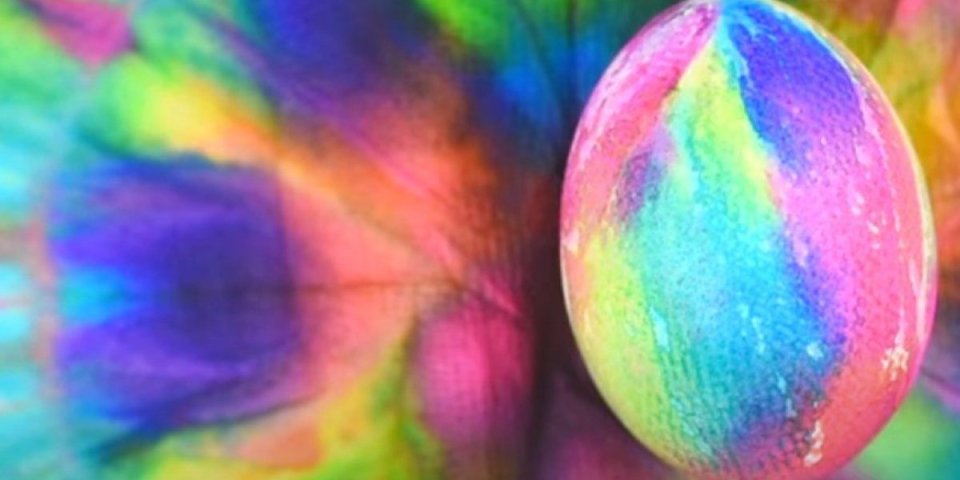 Najlakše farbanje jaja ikada! Ova metoda svima uspeva, a i deca će je obožavati (VIDEO)