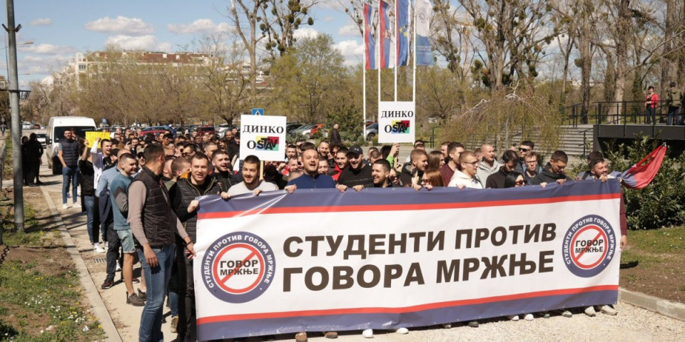 Blokada Filozovskog fakulteta u Novom Sadu zbog skandaloznih izjava Dinka Gruhonjića (FOTO)