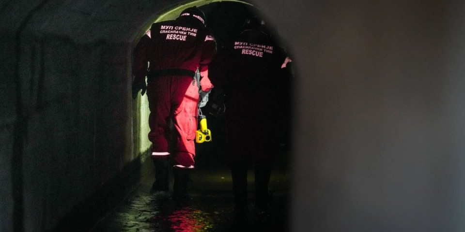 Specijalne jedinice na nogama: Objavljene nove fotografije iz misterioznog tunela u Banjskom polju! (GALERIJA)