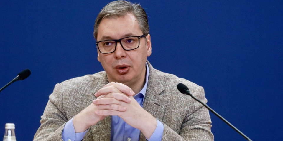 Igra datuma nije slučajna! Vučić jasan: Misle da Srbe mogu da ponižavaju doveka, sram ih bilo!