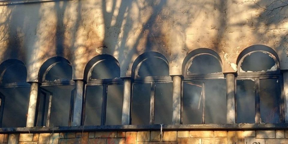 Požar u Vrnjačkoj Banji: Gori hotel, vatrogasci na terenu (VIDEO)