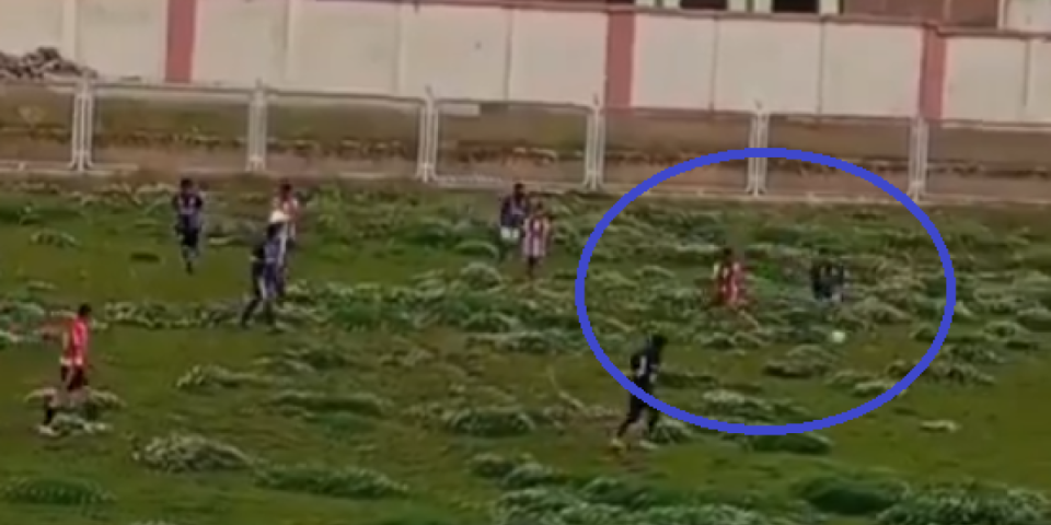 Ovo morate da vidite! Najgori fudbalski teren na svetu (VIDEO)