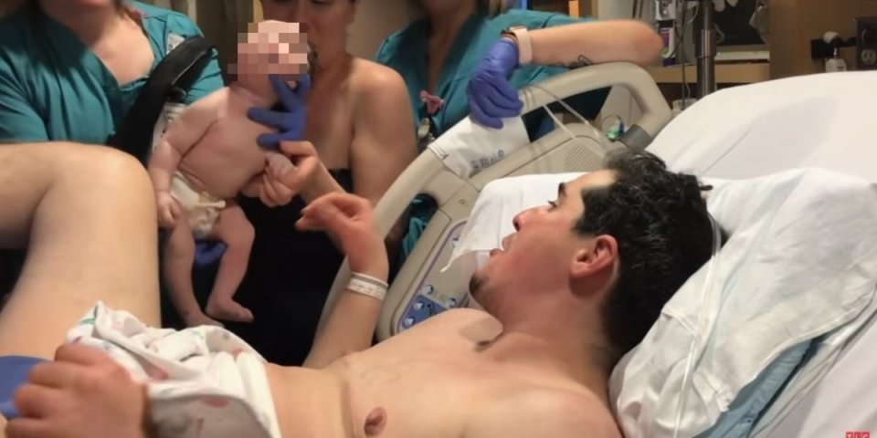 Muškarac rodio bebu! Televizija snimala porođaj, a način na koji je zatrudneo je potpuno frapantan (VIDEO/FOTO)