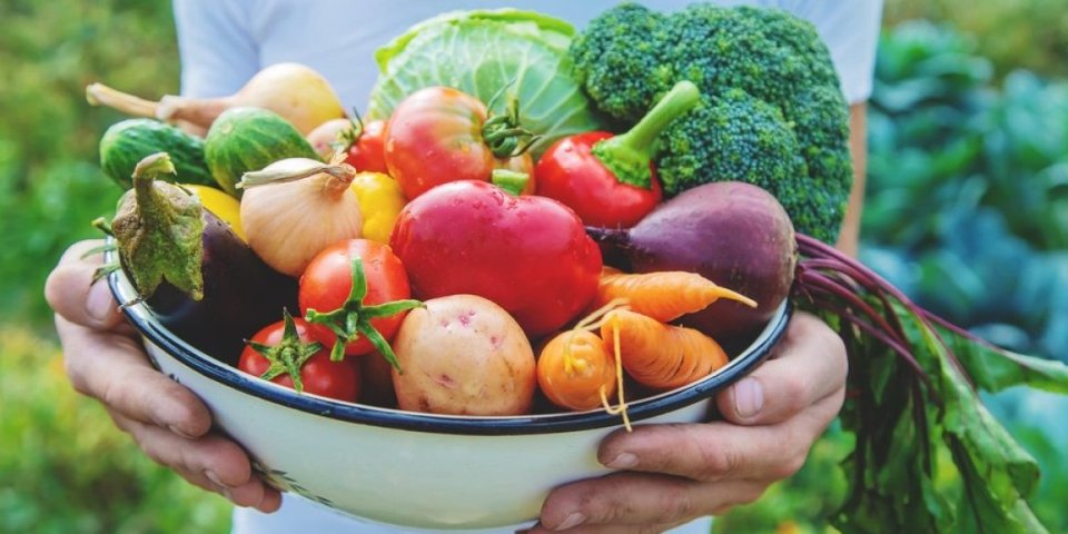 Ovo povrće je riznica vitamina! Listovi su mu delotvorni za upale, snižava holestrol i šećer