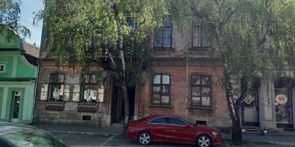 Pazi, cigla! Šta se dešava sa kućama u centru Sremske Mitrovice?