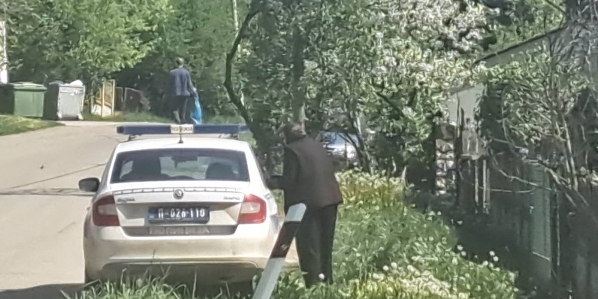 Prvi snimak Svetlane Dragijević nakon što je sahranila sina! Izašla iz kuće u pratnji policije (VIDEO)
