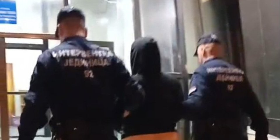 Detalji krvavog obračuna u Rakovici! Posle svađe uboden nožem, policija odmah reagovala, a evo ko je uhapšen (FOTO /VIDEO)