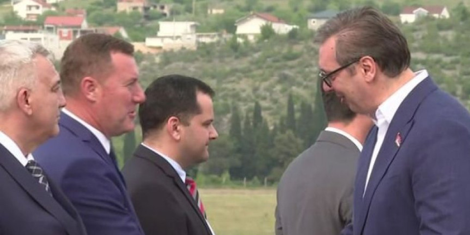 Aleksandar Vučić nastavlja posetu Bosni i Hercegovina! Predsednik Srbije i Dodik stigli u Bileću, građani ih dočekali aplauzom