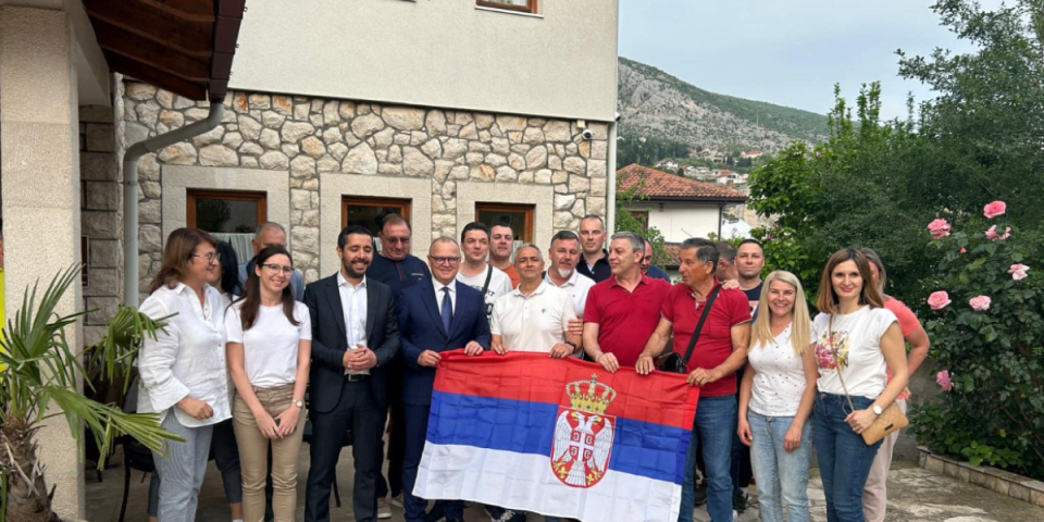 Vesić sa privrednicima u Mostaru: Uvek svuda i ponosno nosimo srpsku zastavu! (FOTO)
