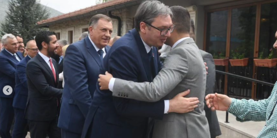 Vučić razgovarao sa Srbima u Mostara: Poručio sam im da uvek mogu da se oslone na Srbiju i Srpsku!