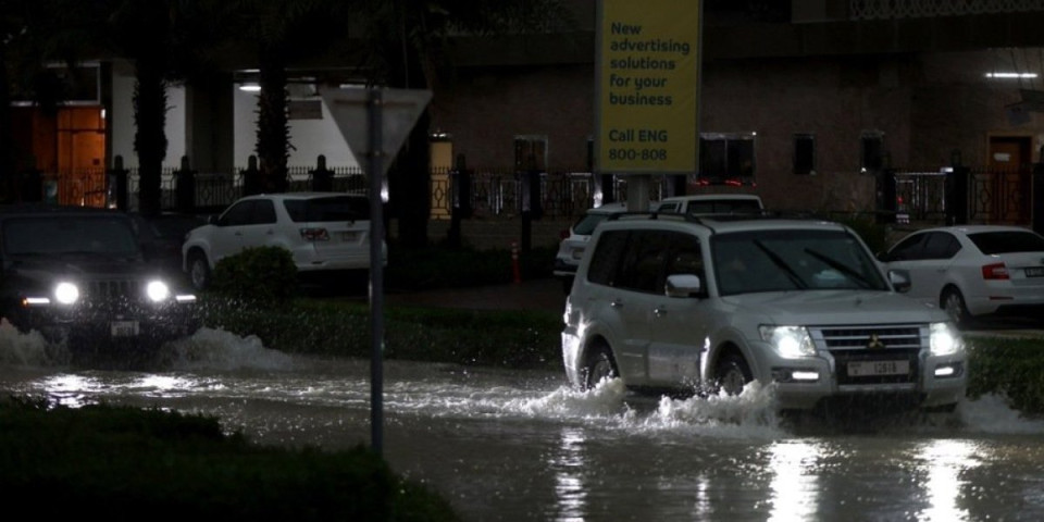 Apokaliptične scene u Dubaiju! Katastrofalne poplave: Paralisan ceo grad (VIDEO)