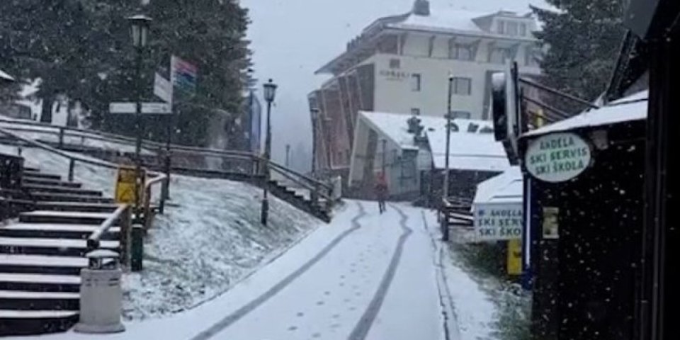(VIDEO) Beli se i Kopaonik!  Slab sneg pada i u Kragujevcu