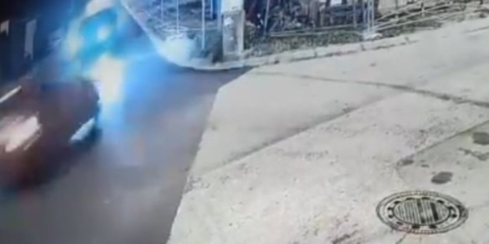 Da se zalediš: Kamere snimile bahatog vozača na Voždovcu, za dlaku izbegao stravičan sudar (VIDEO)