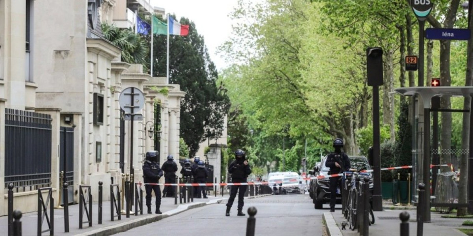Drama u Parizu! Čovek pretio da će se razneti u iranskom konzulatu