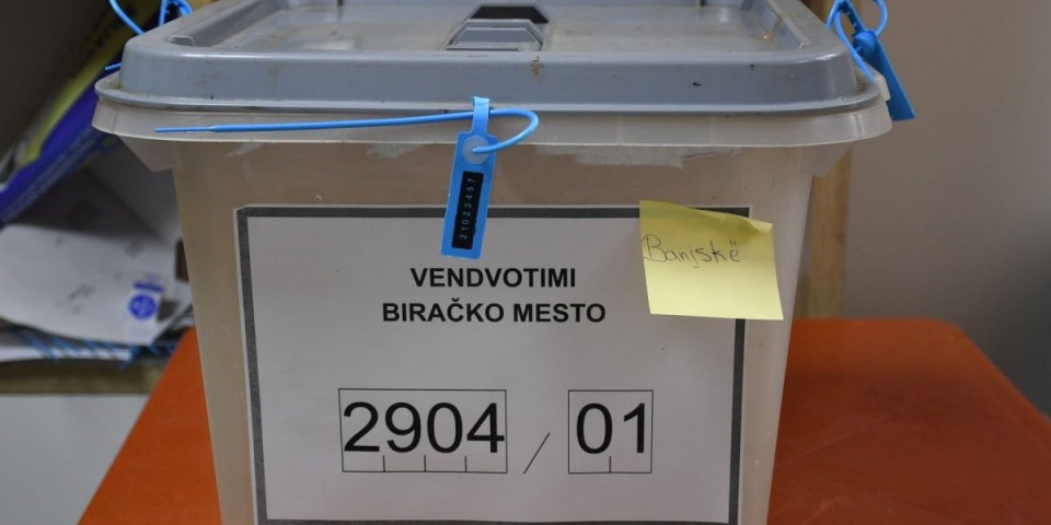 U centru Banjske i dalje nema birača! (FOTO)