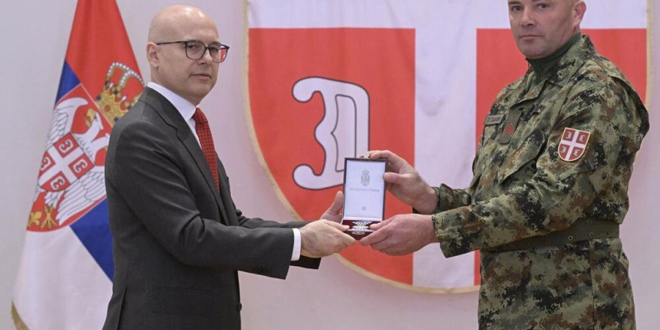 Milošu Vučeviću je pripala ta čast: Uručena odlikovanja pripadnicima Ministarstva odbrane i Vojske Srbije! (FOTO)
