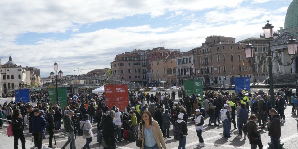 Haos u Veneciji! Građani protestuju zbog naplate ulaska u grad - Ludilo na ulicama (FOTO)