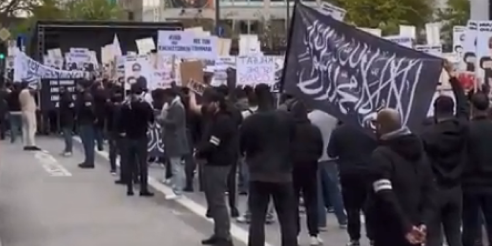 (VIDEO) Muslimani hoće kalifat u Nemačkoj! Skup navodno protiv islamofobije poslao strašnu poruku