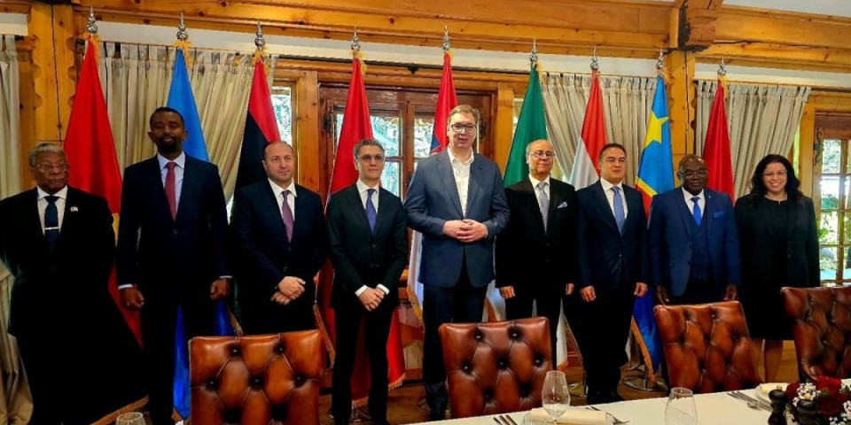 Vučić sa afričkim ambasadorima o rezoluciji o Srebrenici!