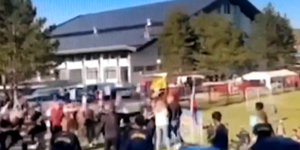 Opšta makljaža! Divljačka tuča roditelja na Zlatiboru: Povređeno dete! (VIDEO)