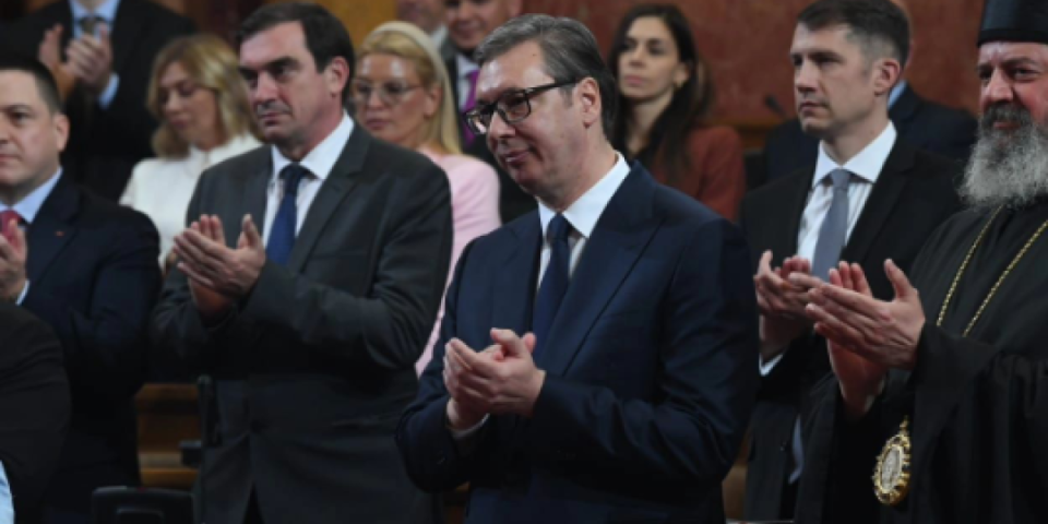 Vučić čestitao novoj Vladi Srbije: "Tražim od vas da se borite snažnije nego ikada za svoju zemlju i svoj narod" (FOTO)