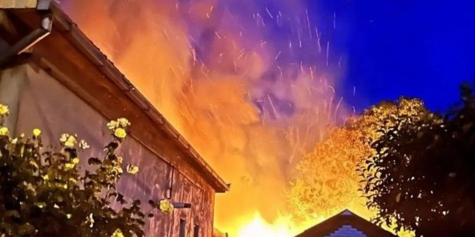 Dramatične scene u Stepanovićevu! Veliki požar, vatrogasci sprečili najgore (FOTO)