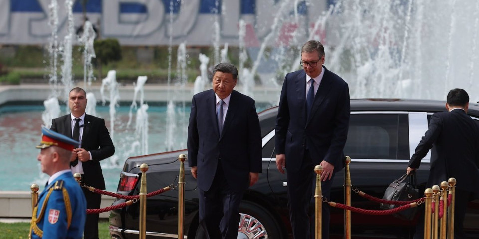 Vučić dočekao kineskog predsednika ispred Palate pravde - Istorijska poseta svetskog lidera (VIDEO)