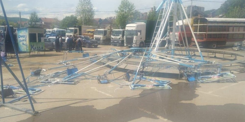 Najnovije informacije o padu ringišpila u Kuršumliji! Pet vozila Hitne pomoći dovezlo povređene u prokupačku bolnicu (FOTO)