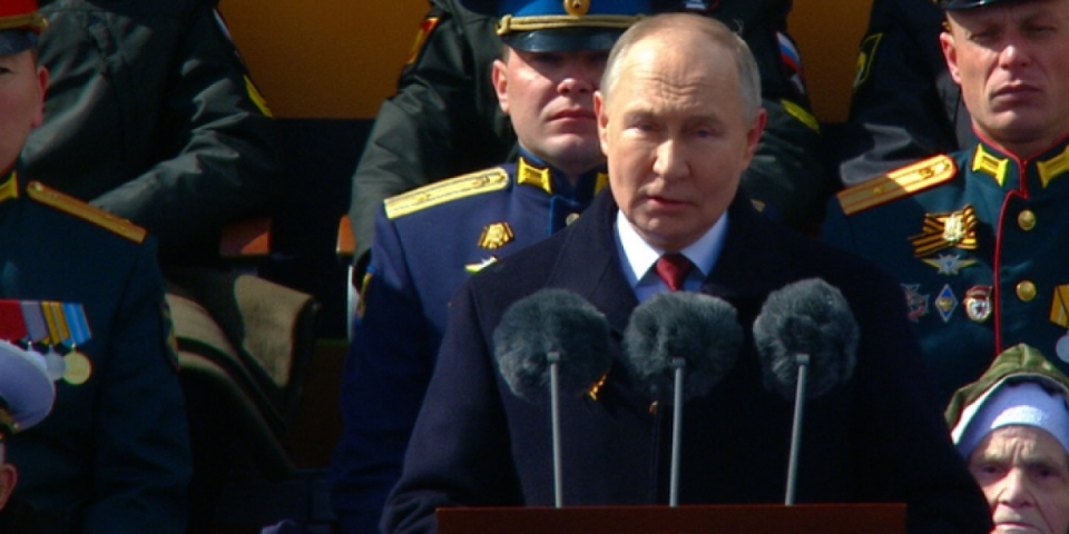 Nikome nećemo dozvoliti da nam preti! Putin se obraća sa Crvenog trga: Naše snage su uvek u pripravnosti (VIDEO)