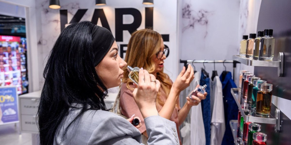 Sećanje na modnu legendu: U Lilly drogeriji održana promocija Karl Lagerfeld parfema