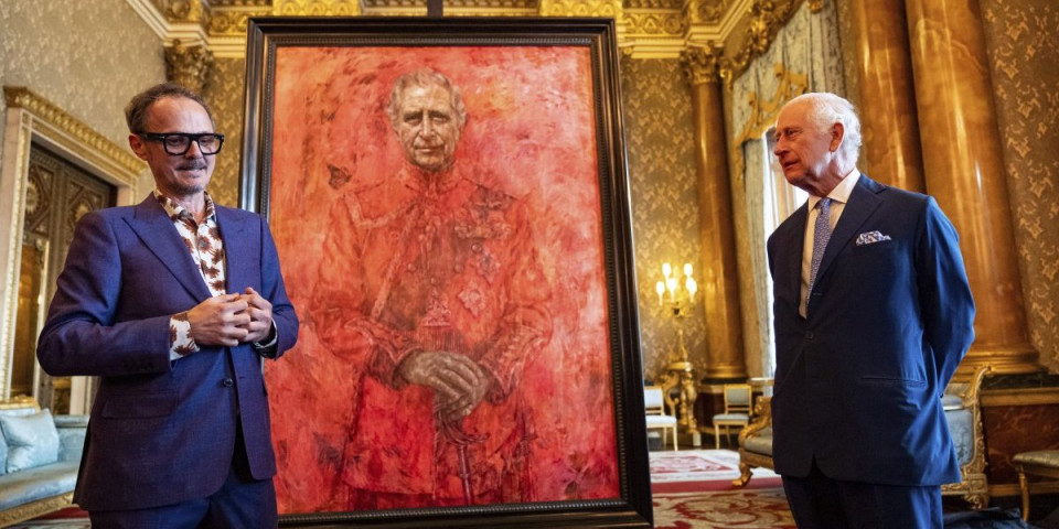 "Prekriven je krvlju princeze Dajane"! Novi skandal trese kraljevsku porodicu, portret kralja Čarlsa izazvao svetsku buru (FOTO)