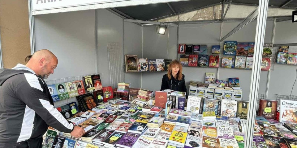 U Kragujevcu otvoren sajam knjiga: "Verujem u ljubav na prvu stranu" (FOTO)