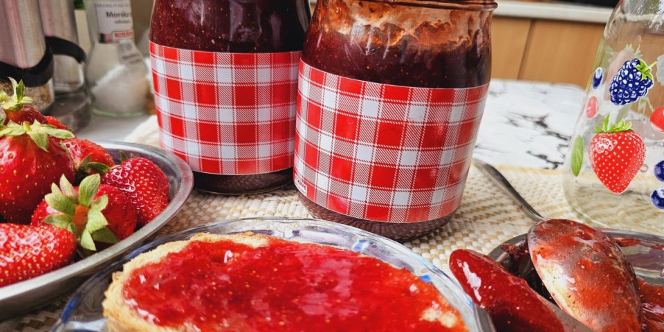 Najbolji recept za džem sa jagodama! Ovo svaka domaćica treba da zna da napravi (VIDEO)